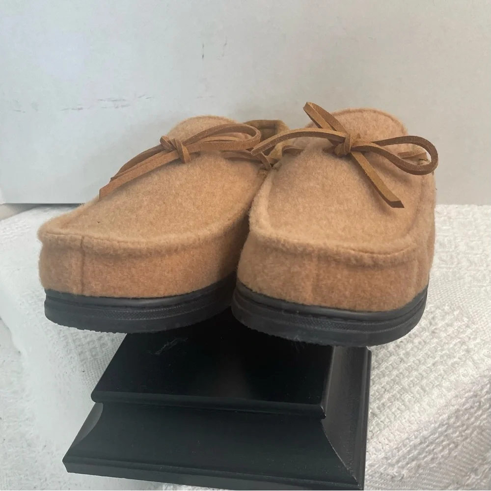 Men's Tan Suede Moccasin Slippers‎ Loafers~ Size Medium * NWT